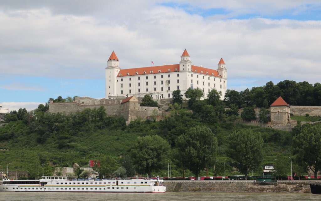 Bratislavský hrad nad mestom