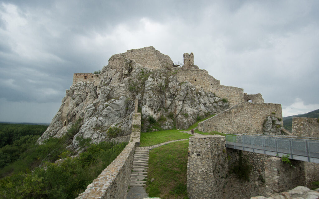 Zrúcaniny hradu Devín nad sútokom riek